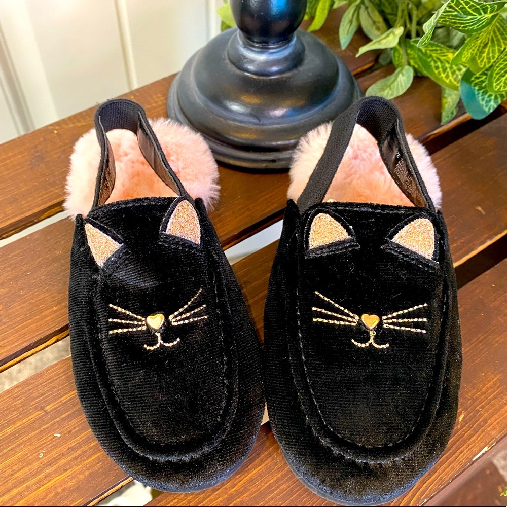 Adorable Embroidered Velvety Kitty Fur Strap Shoes